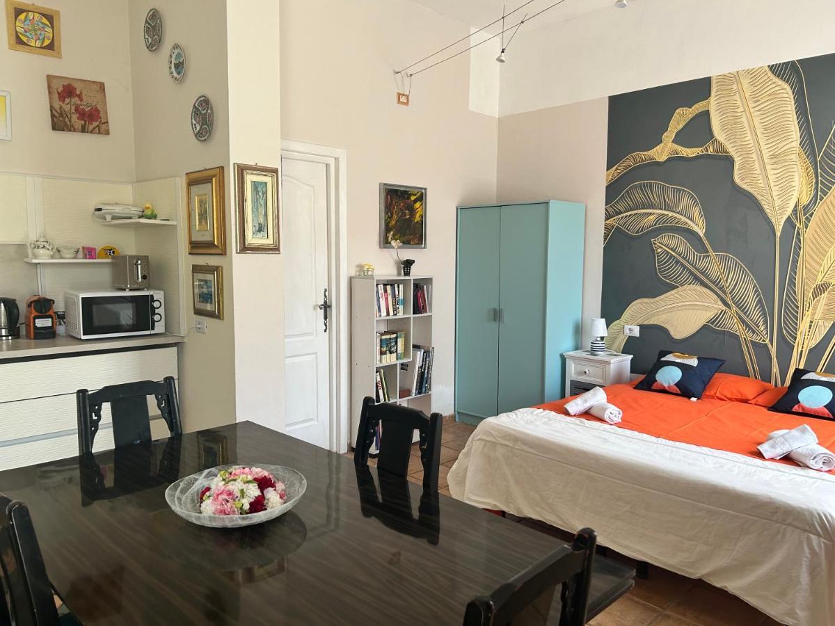 Apartment House Of Artist *
