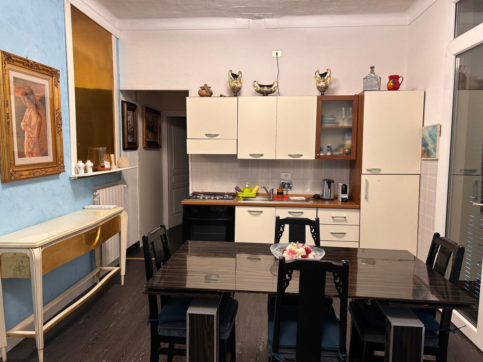 Apartment House Of Artist *